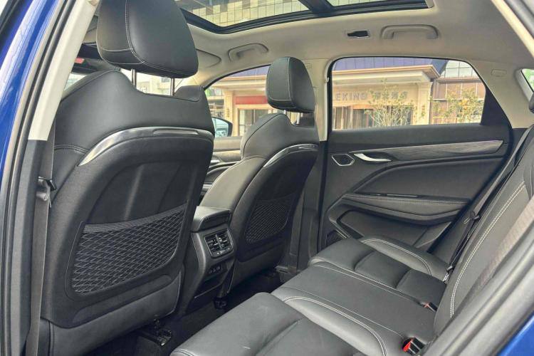 Geely Tugella 2020