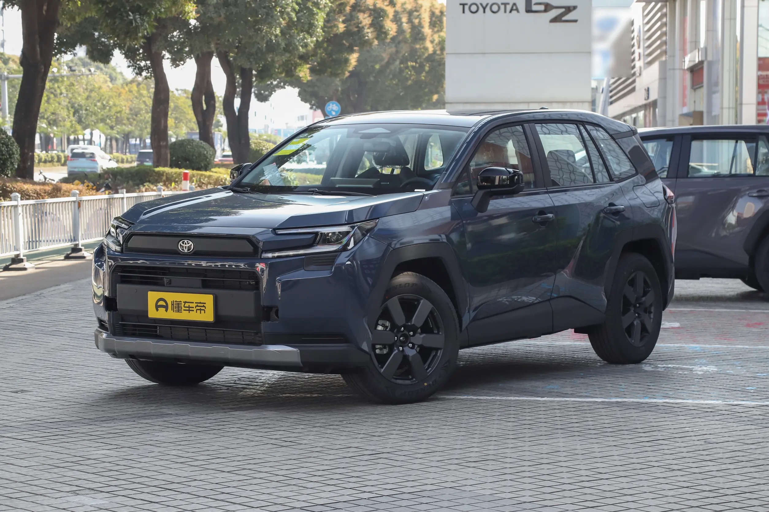 TOYOTA RAV4 2026