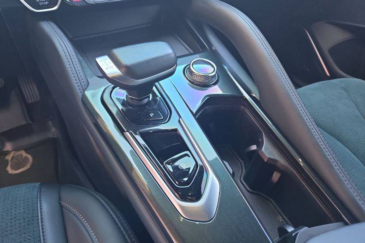 Geely Monjaro 2021
