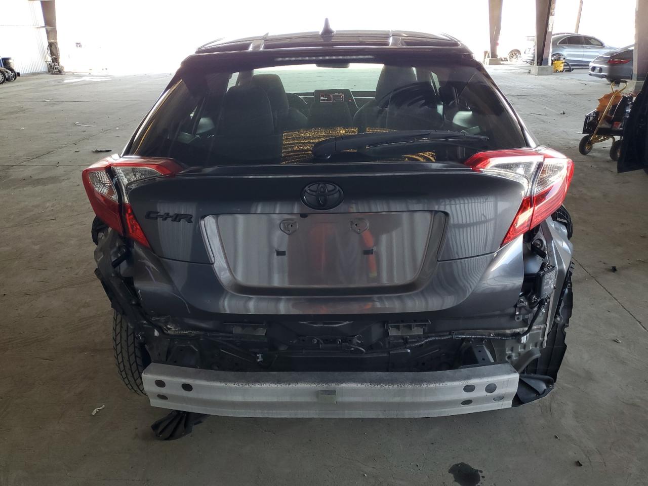 TOYOTA C-HR XLE 2021