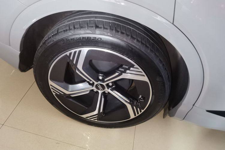 AUDI Q4 E-TRON 2023