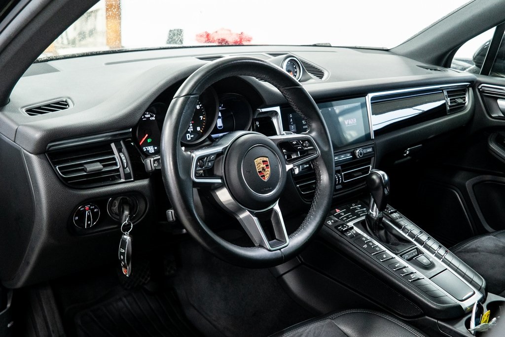 Porsche Macan Black edit 2020