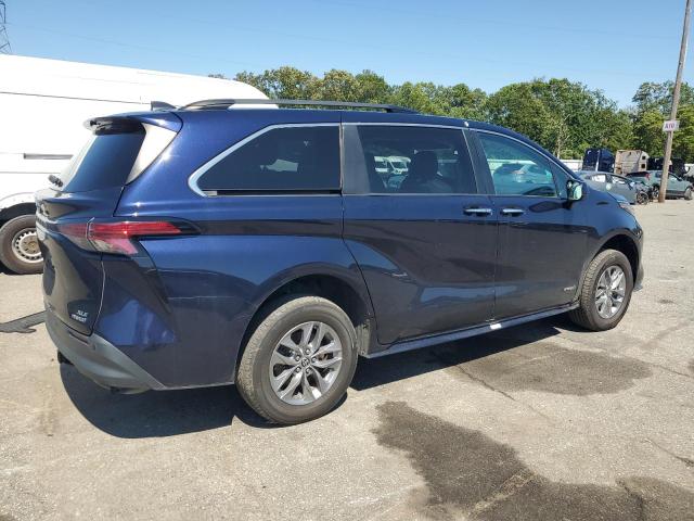 TOYOTA SIENNA XLE 2021