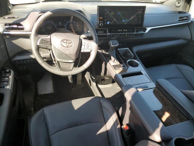 TOYOTA SIENNA LIMITED 2025