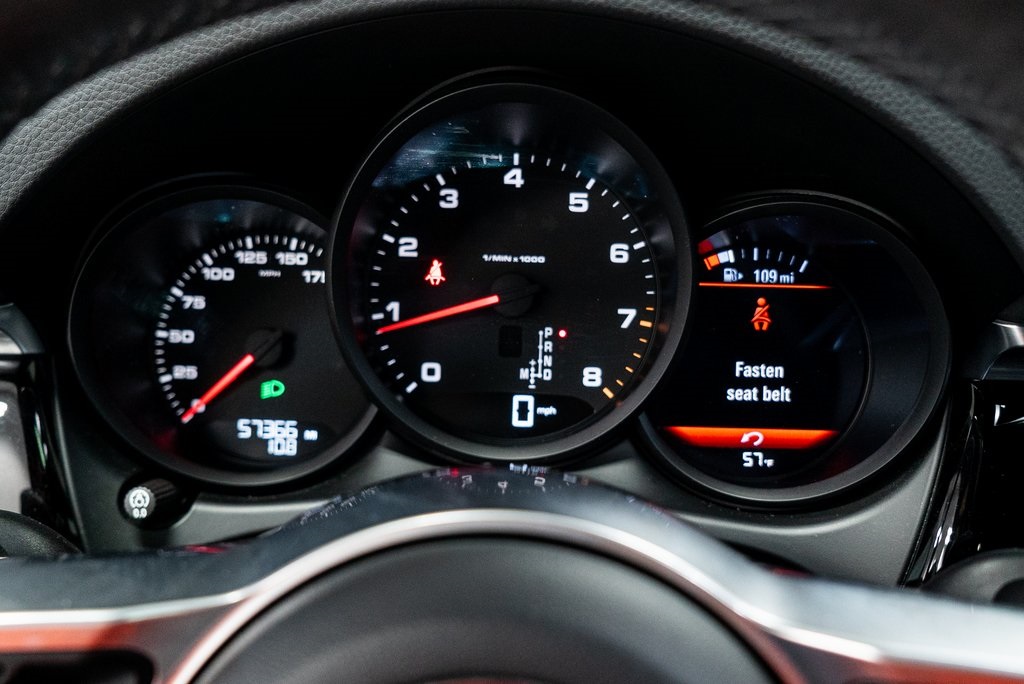 Porsche Macan Black edit 2020