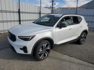 VOLVO XC40 ULTIMATE 2024