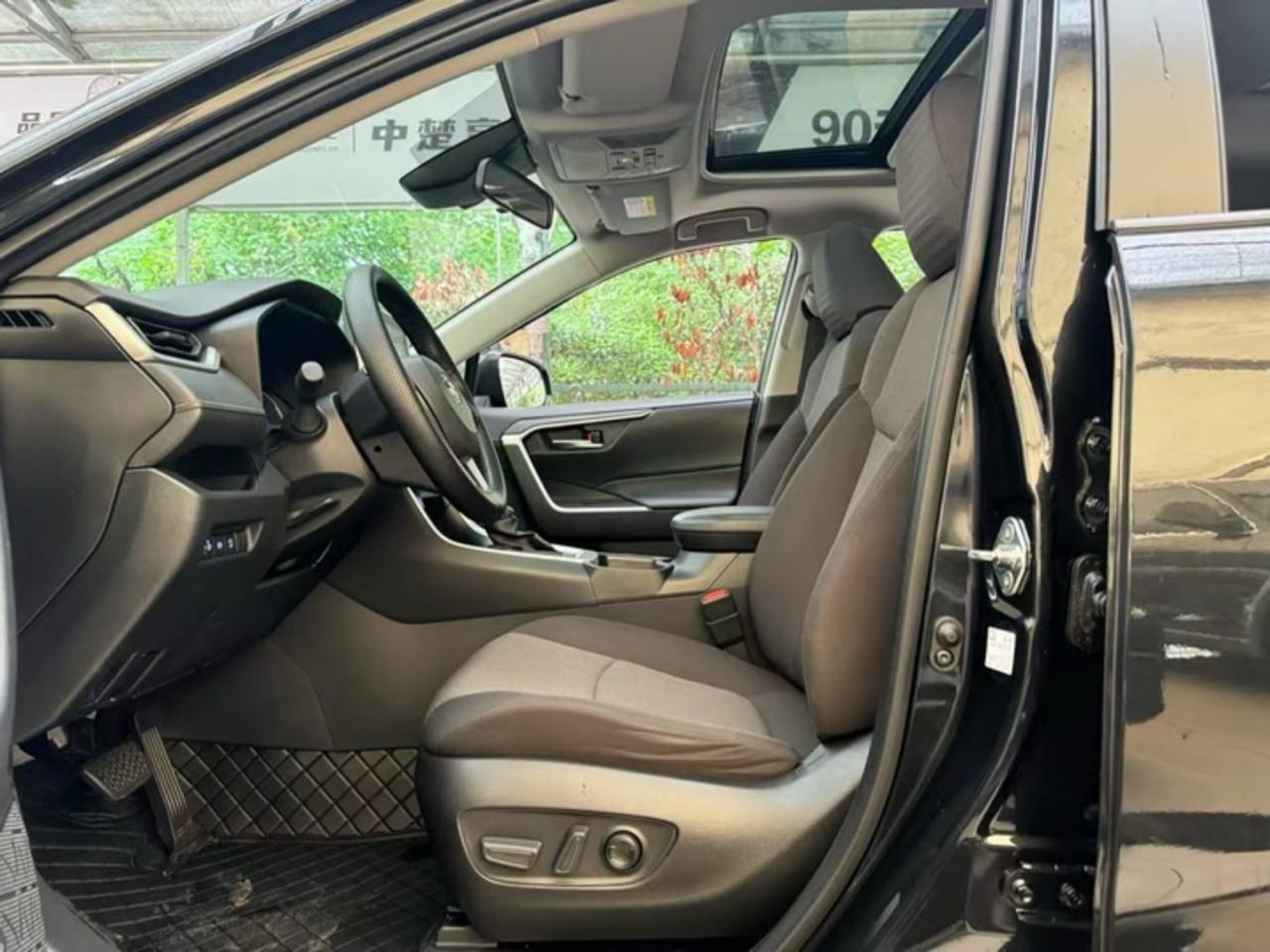 TOYOTA RAV4 2021