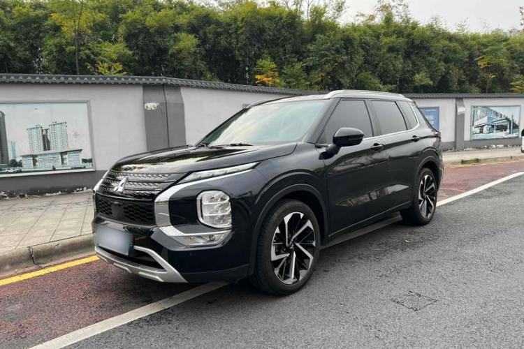 MITSUBISHI OUTLANDER 2023
