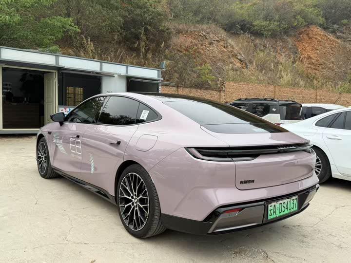 Geely Galaxy E8 2024