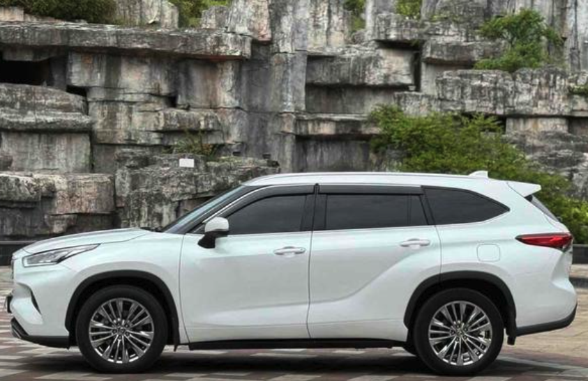 TOYOTA HIGHLANDER 380T Premium Edition 2022