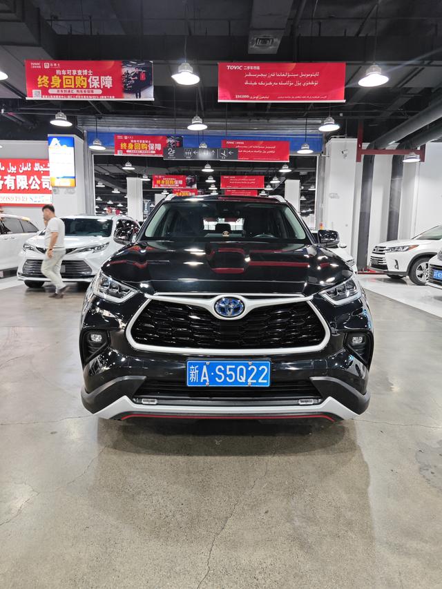 TOYOTA HIGHLANDER HYBRID Premium Edition 2022