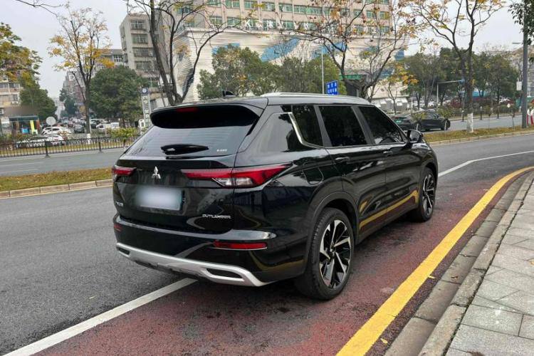 MITSUBISHI OUTLANDER 2023