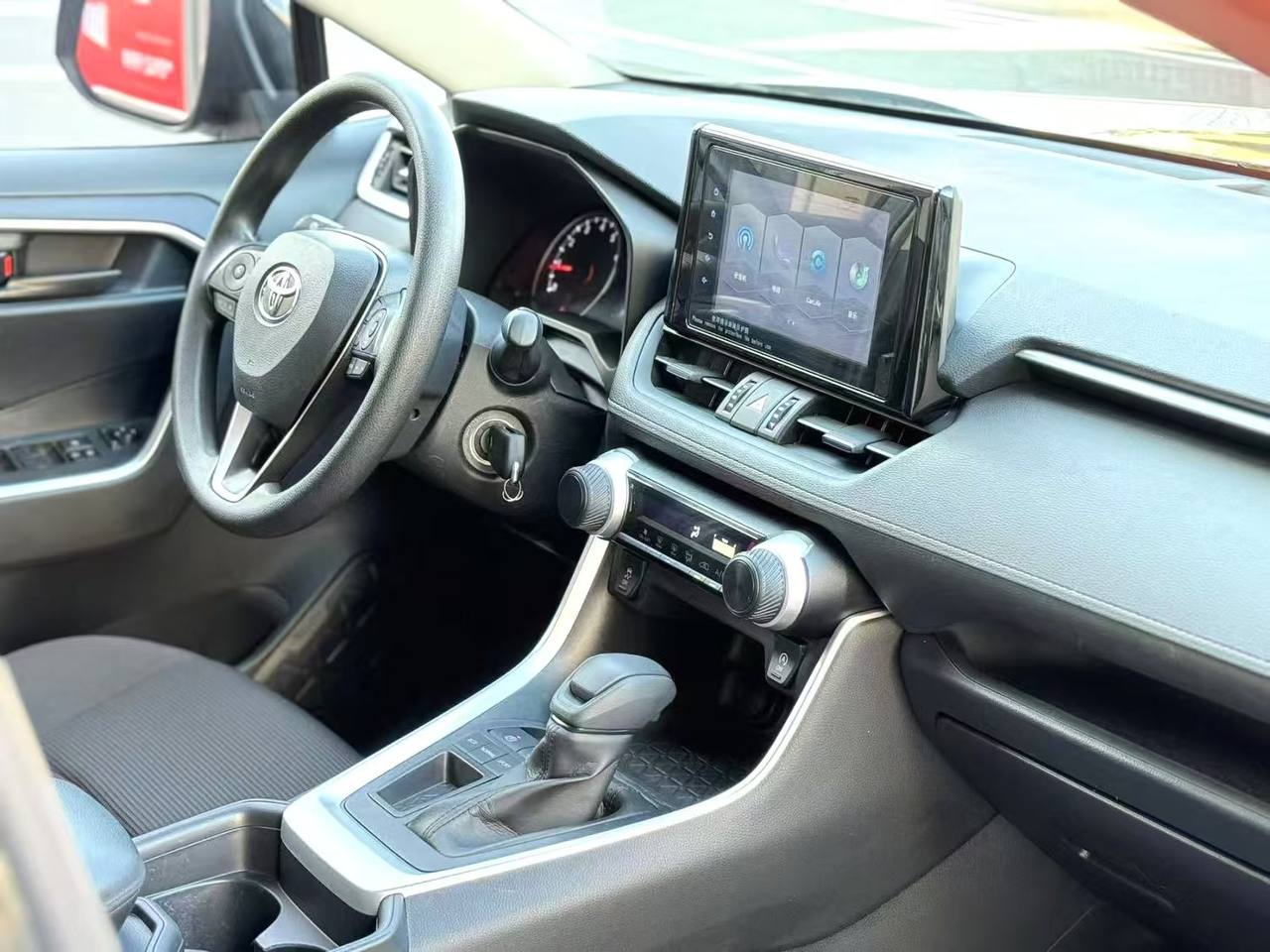 TOYOTA RAV4 2021