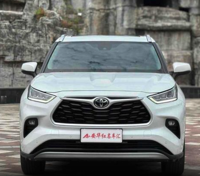 TOYOTA HIGHLANDER 380T Premium Edition 2022