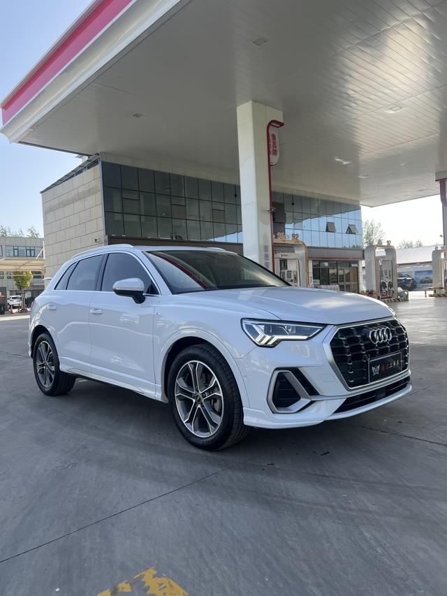 AUDI Q3 40 2021