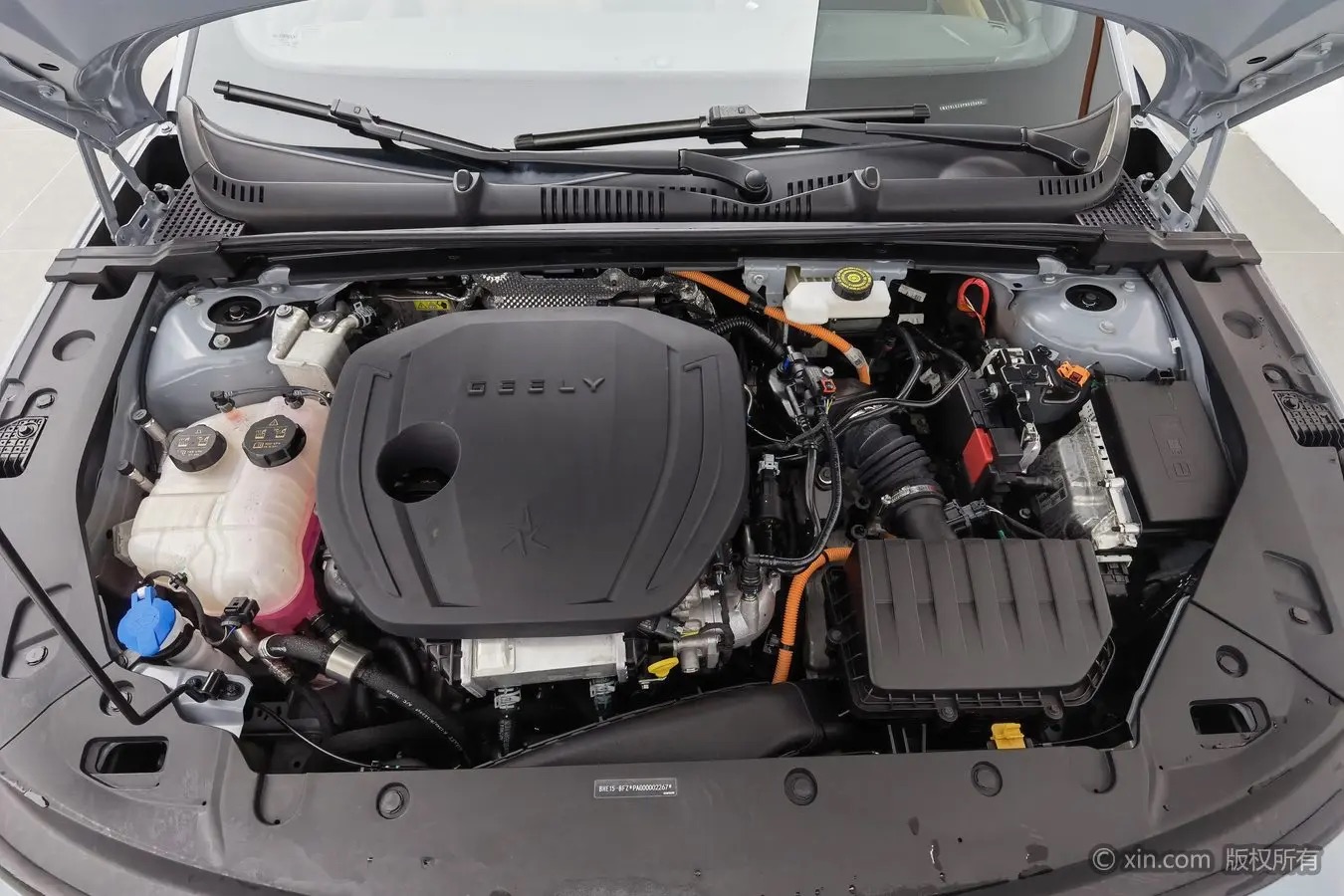 Geely L6 2023