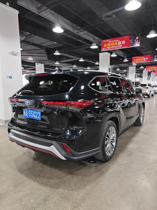 TOYOTA HIGHLANDER HYBRID Premium Edition 2022