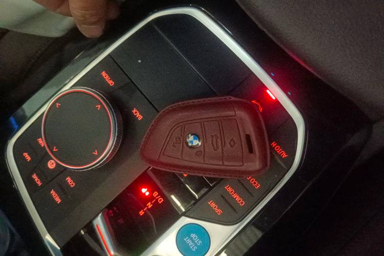 BMW iX3	2023
