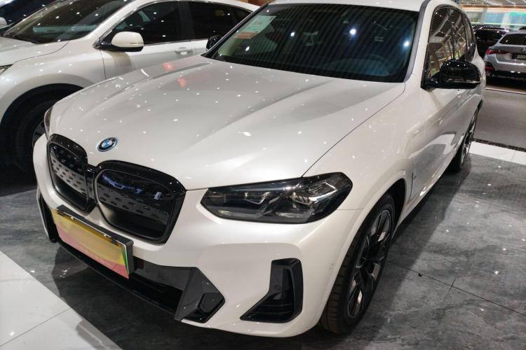 BMW iX3	2023