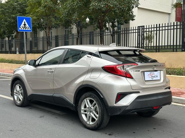 TOYOTA C-HR 2021
