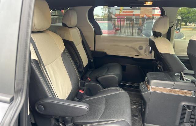 TOYOTA SIENNA LIMITED 2025