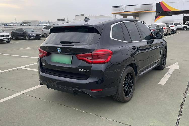 BMW iX3	2021