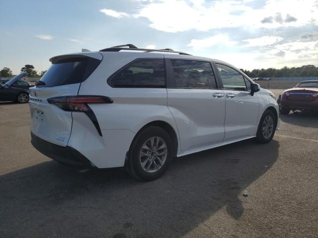 TOYOTA SIENNA XLE 2024