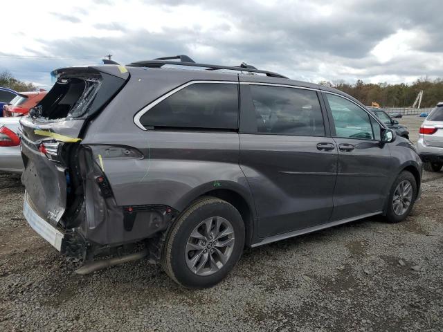 TOYOTA SIENNA LE 2022