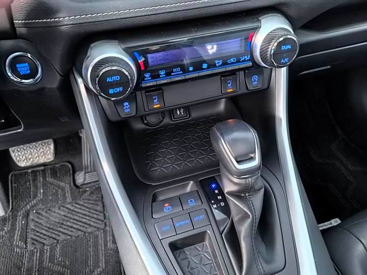 TOYOTA RAV4 2021