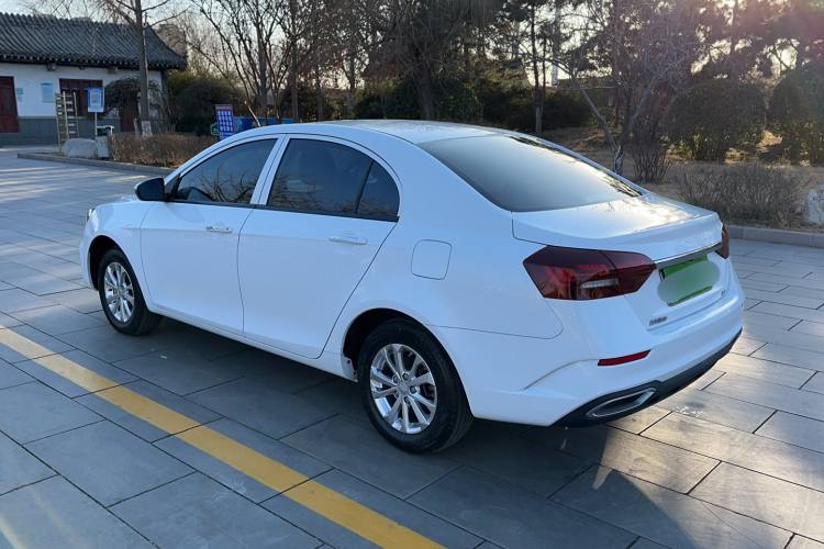 Geely Emgrand 2021