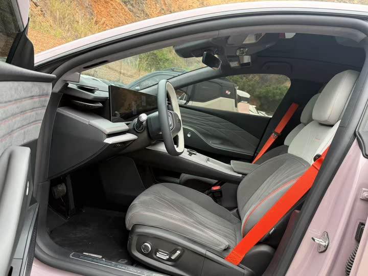 Geely Galaxy E8 2024