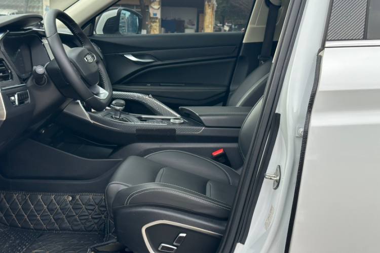 Geely Tugella 2020