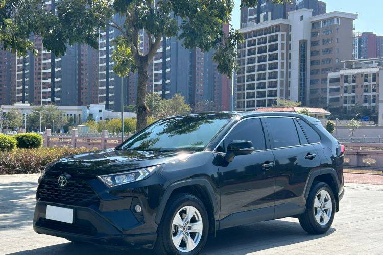 TOYOTA RAV4 2021