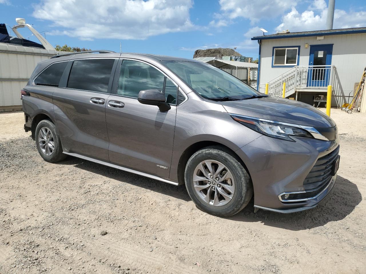 TOYOTA SIENNA XLE 2021