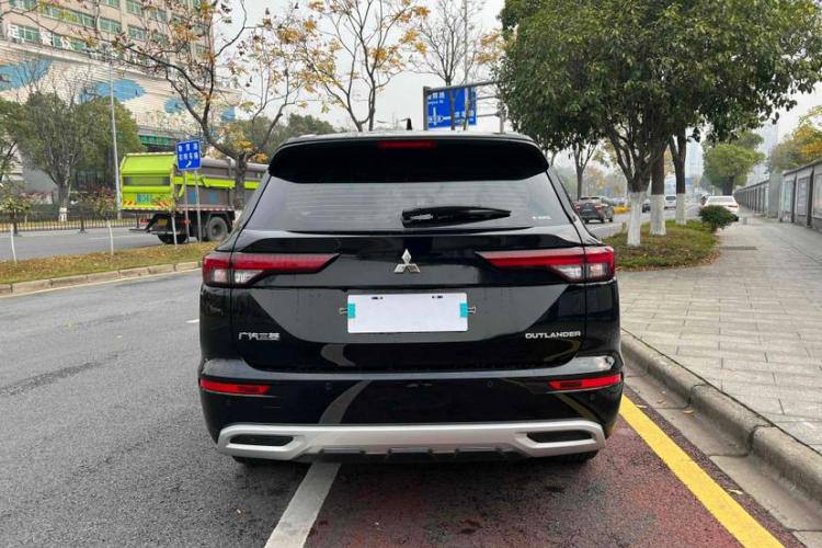 MITSUBISHI OUTLANDER 2023