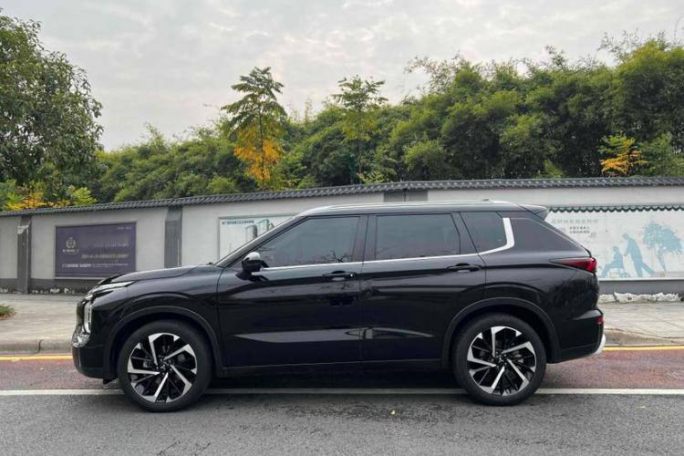 MITSUBISHI OUTLANDER 2023