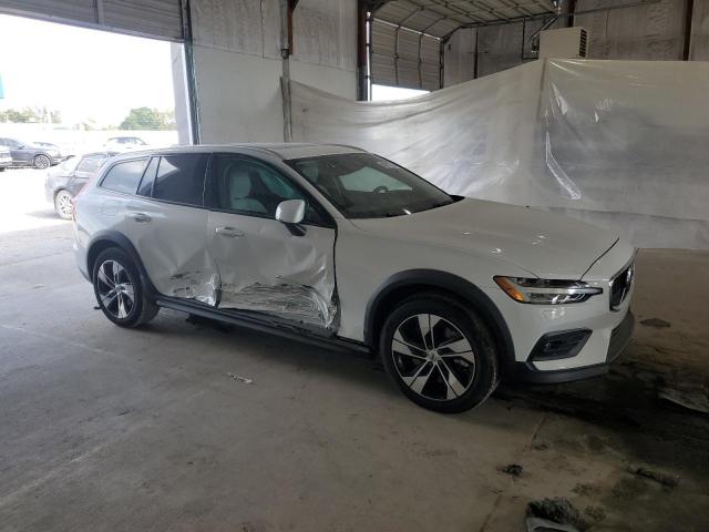 VOLVO V60 CROSS COUNTRY 2022