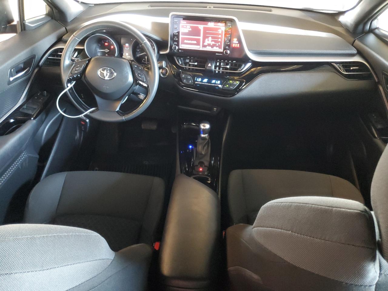 TOYOTA C-HR XLE 2021