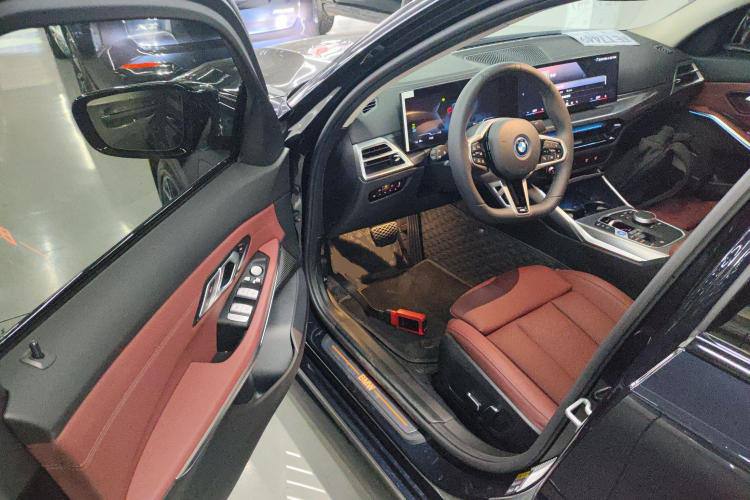 BMW i3 eDrive40L Night Set 2025
