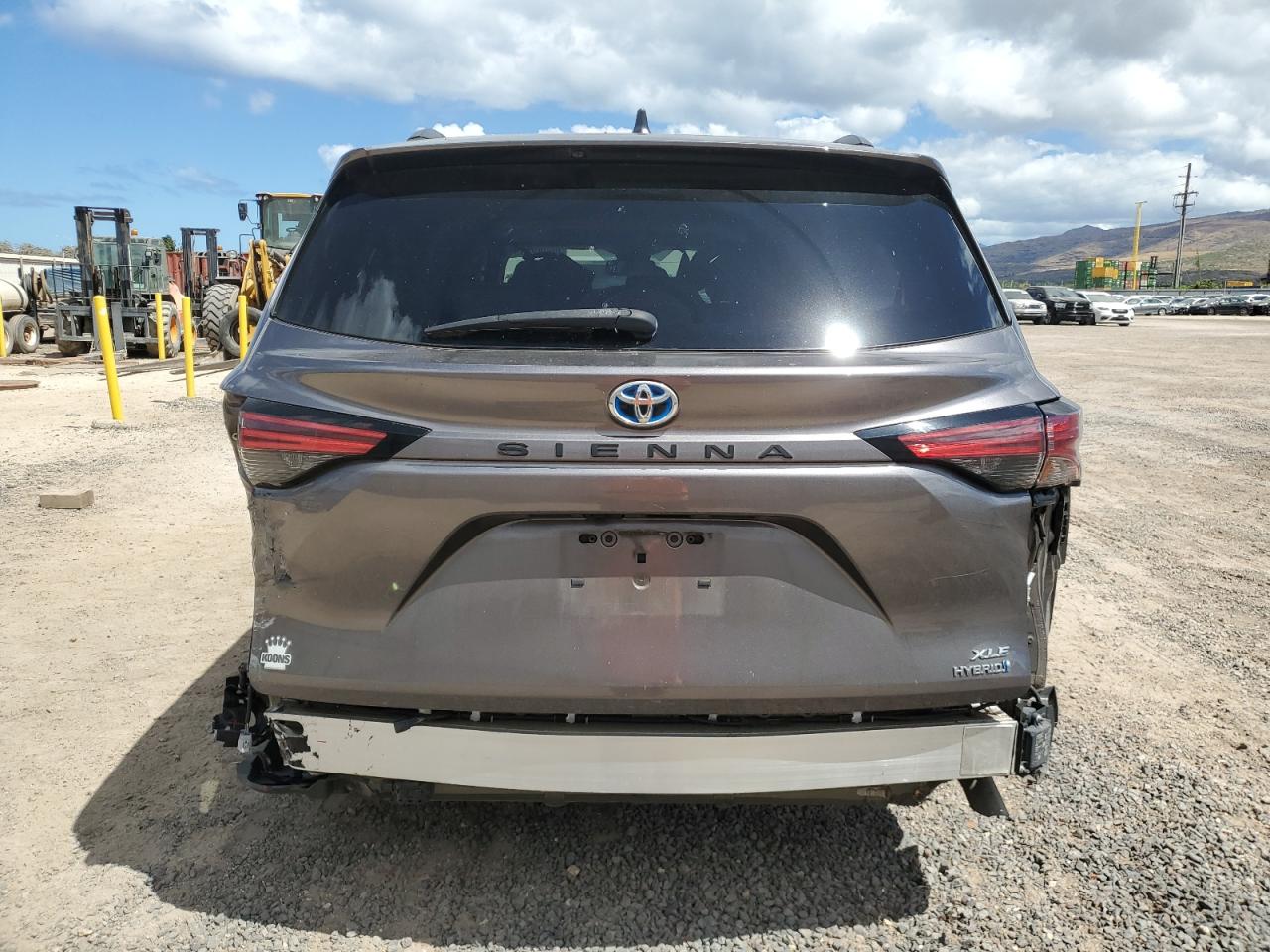 TOYOTA SIENNA XLE 2021