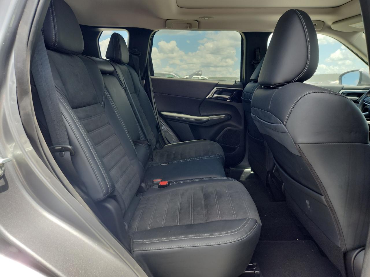 MITSUBISHI OUTLANDER SE 2023