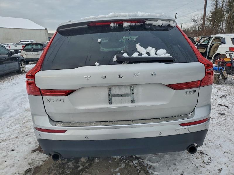 VOLVO XC60 T5 MOMENTUM 2021