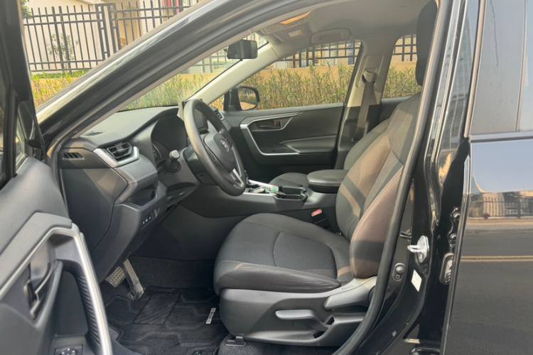 TOYOTA RAV4 2021