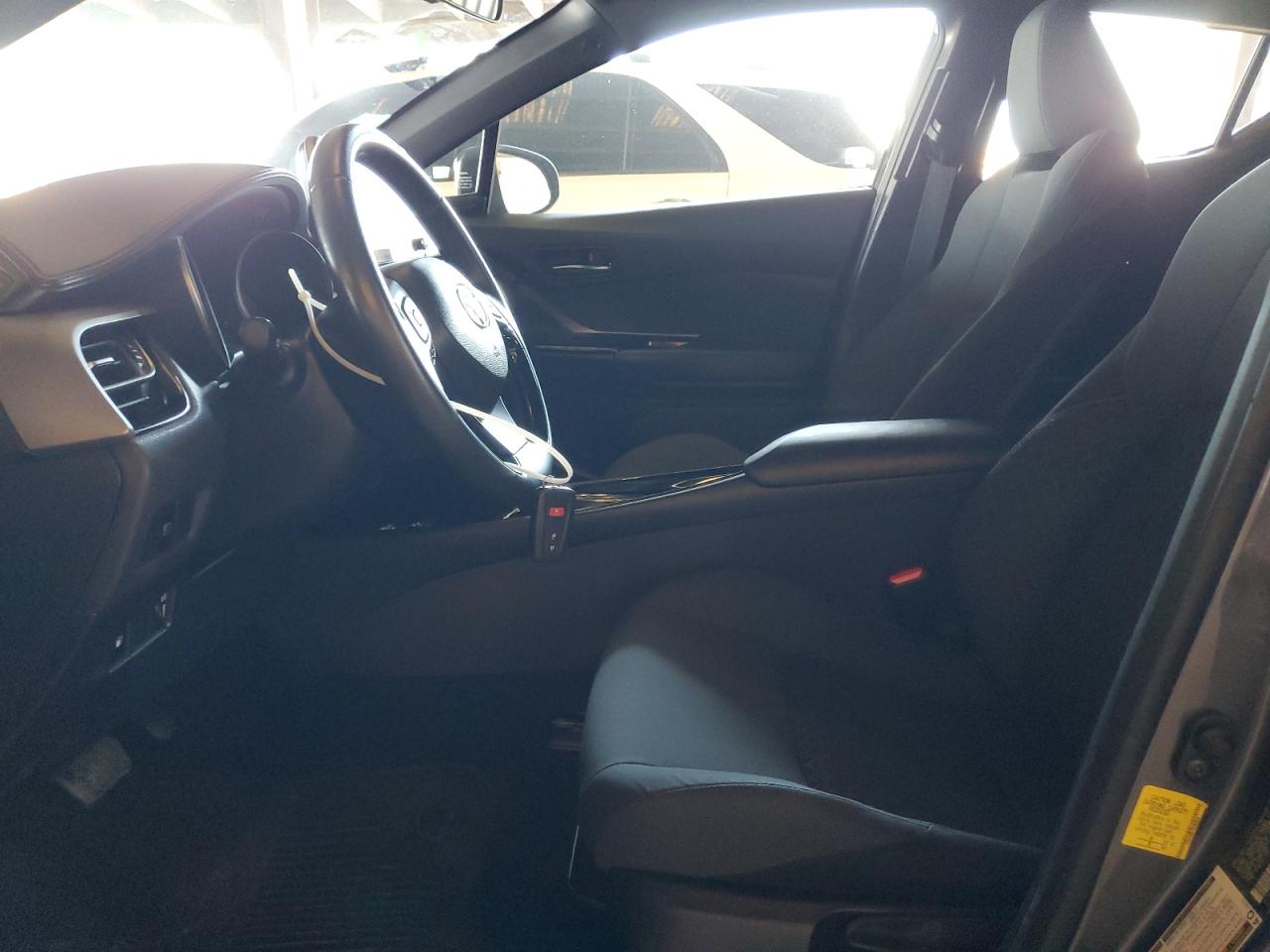 TOYOTA C-HR XLE 2021