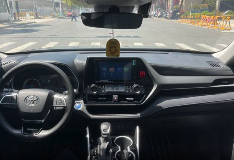 TOYOTA HIGHLANDER HYBRID Luxury Edition 2022