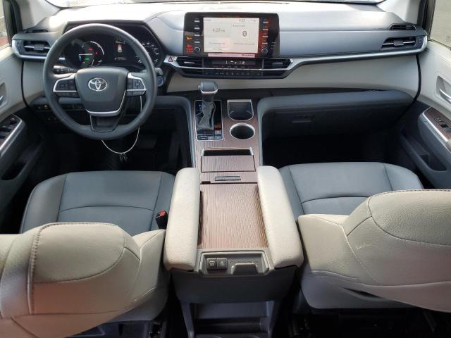 TOYOTA SIENNA XLE 2024