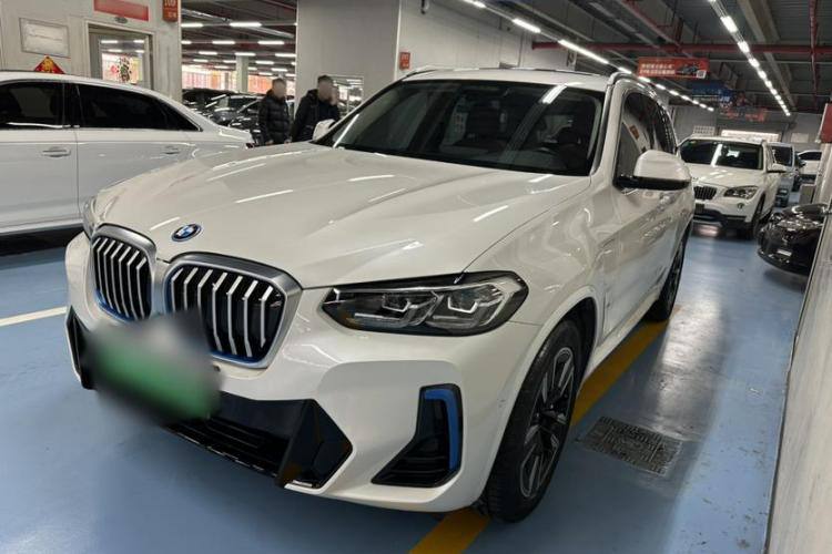 BMW iX3	2022