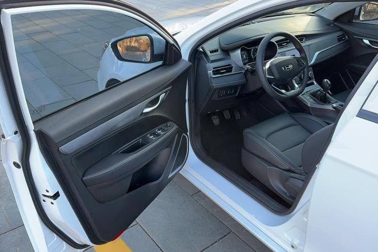 Geely Emgrand 2021