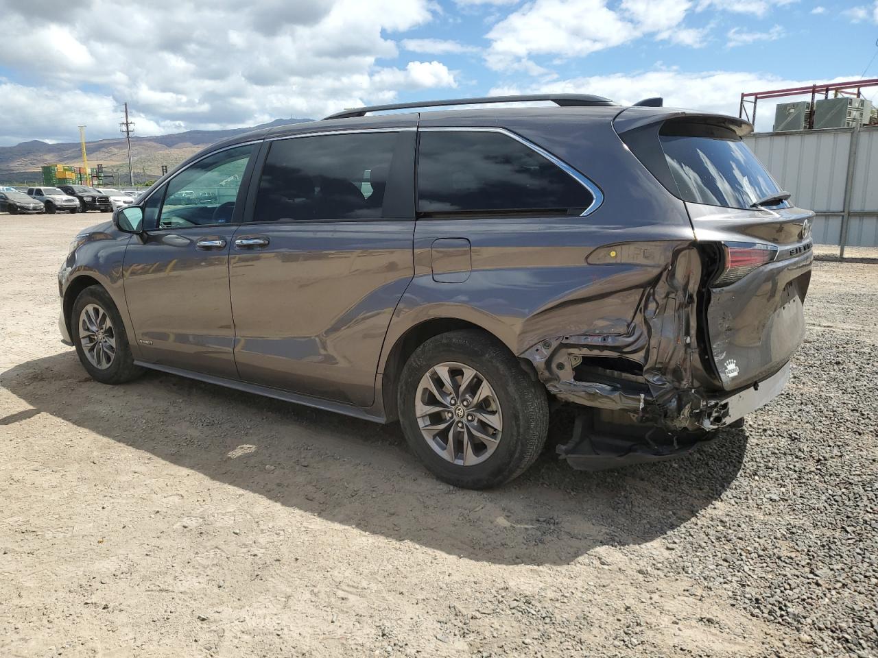 TOYOTA SIENNA XLE 2021