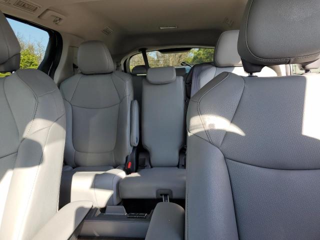 TOYOTA SIENNA XLE 2024